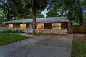 Charming Cottage With Pool Table 15 Min From WEC